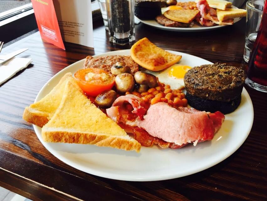 Scottish breakfast in Falkirk - While I'm Young